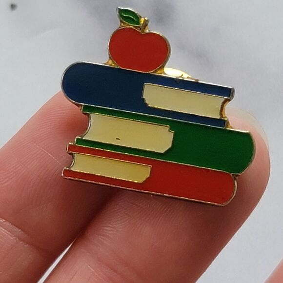 Pin book librarian vintage 80s retro library bundle bookworm teacher nerd read - Picture 1 of 3